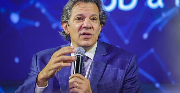 Haddad anuncia isenção do IR para quem ganha até R$ 5 mil
