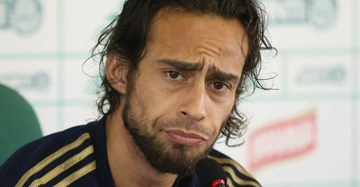 Justiça revoga prisão de Valdivia, acusado de estupro