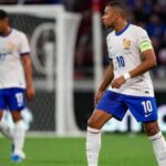 Acusação de estupro deixou Mbappé de fora da lista de convocados da França, diz jornal