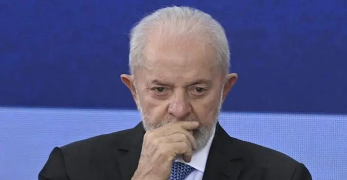 Lula lidera o declínio da democracia e da economia na América Latina, afirma artigo no WSJ