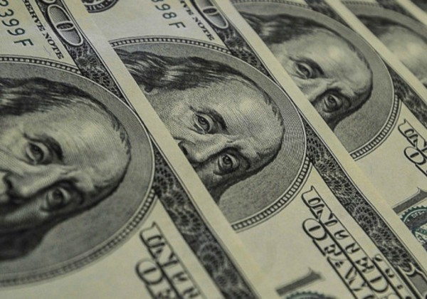 Dólar fecha em R$ 5,98 e Ibovespa recua em meio à reação do mercado ao pacote fiscal