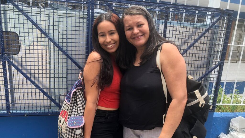 Mãe e filha fazem Enem com sonho de entrar na faculdade juntas na Bahia
