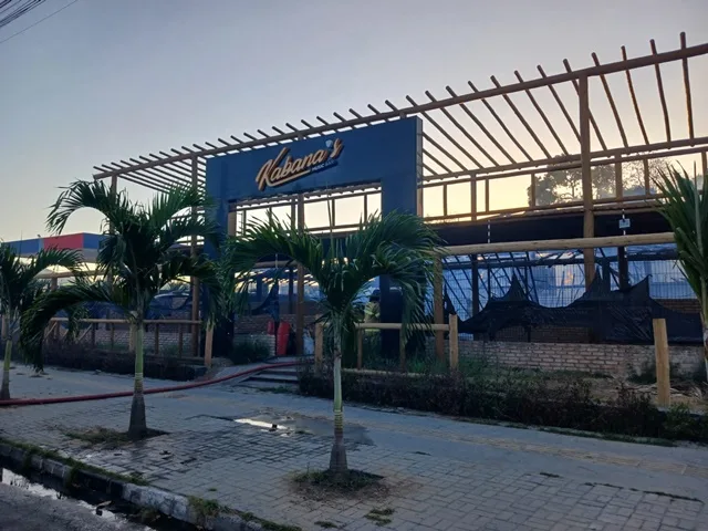 Incêndio de grande proporção destrói bar e restaurante na Avenida Fraga Maia em Feira de Santana