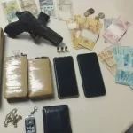 PM apreende arma e drogas no bairro Papagaio
