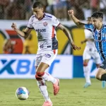No Barradão, Vitória sai atrás no placar, mas empata com o Grêmio