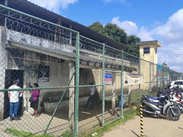 Dezenas de detentos deixam o Conjunto Penal de Feira; saída temporária vai beneficiar mais presos neste mês
