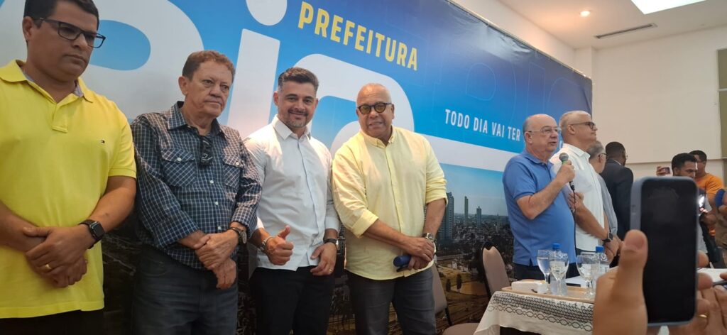 José Ronaldo anuncia 17 secretários e mais nomes serão apresentados na segunda-feira