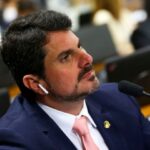 Marcos do Val quer apoio de Trump para investigar eleições no Brasil