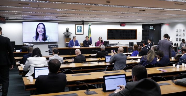 María Corina pede ao Brasil que reconheça González com presidente da Venezuela