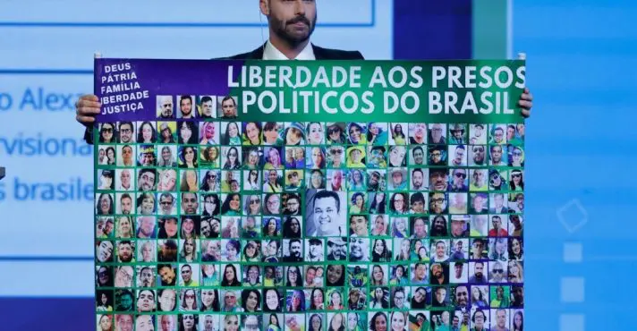Eduardo Bolsonaro pede que Argentina dê asilo a exilados do 8 de Janeiro