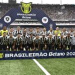 Campeão da Libertadores e do Brasileiro, Botafogo iguala Santos de Pelé e Flamengo de 2019