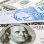 Dólar tem novo recorde de fechamento e chega a R$ 6,08