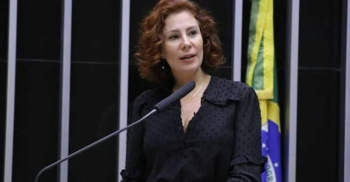 TRE-SP forma maioria para cassar Carla Zambelli