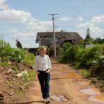 Atriz Cate Blanchett visita cidades afetadas pela enchente no RS em missão da Acnur