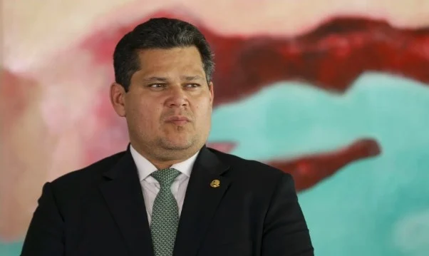 Redutos de Alcolumbre lideram recebimento de emendas parlamentares