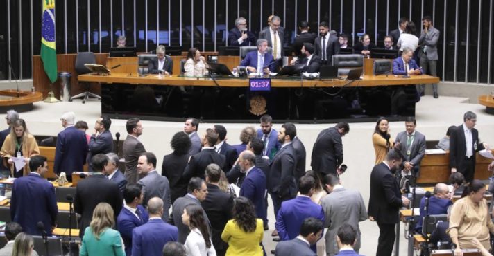 Veja os deputados que mais gastaram com cotas parlamentares em 2024