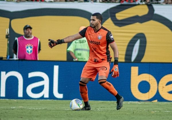 Fluminense desiste de contratação e Lucas Arcanjo segue no Vitória