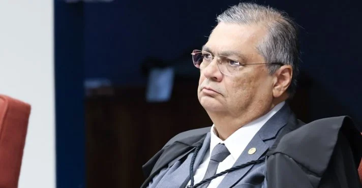 Flávio Dino, do STF, bloqueia emendas de comissão do Senado
