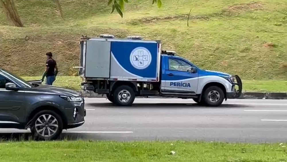 Dois homens morrem em acidente com carro e moto em Salvador