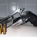 Polícia apreende revólver em operação no bairro Muchila