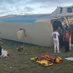 Ônibus tomba e deixa nove pessoas feridas no interior da Bahia