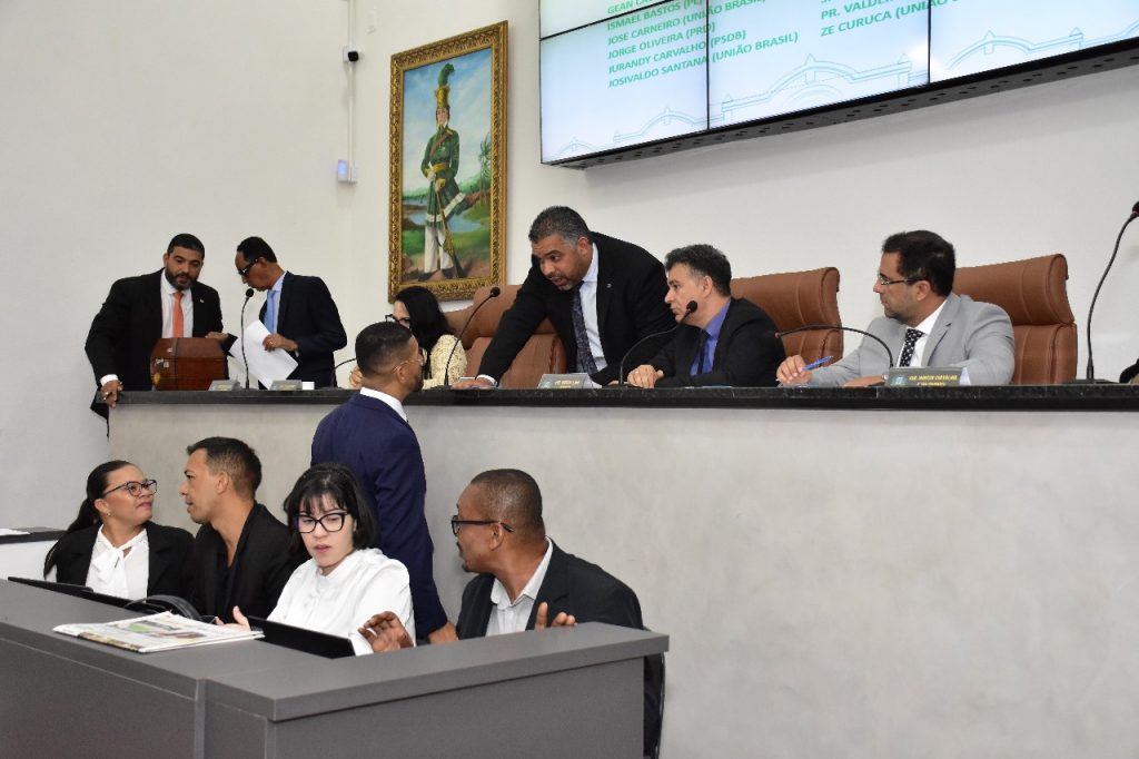 Câmara aprova projeto que reduz custos, de 5 a 20%, com cargos no Legislativo