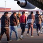 Não é a primeira vez que deportados dos EUA chegam algemados no Brasil: Mesma situação já ocorreu durante governo Biden