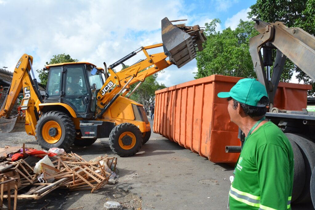 Mais de 8.250 quilos de lixo e resíduos são retirados do Centro de Abastecimento