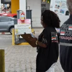 Procon fiscaliza preços de combustíveis em Feira de Santana