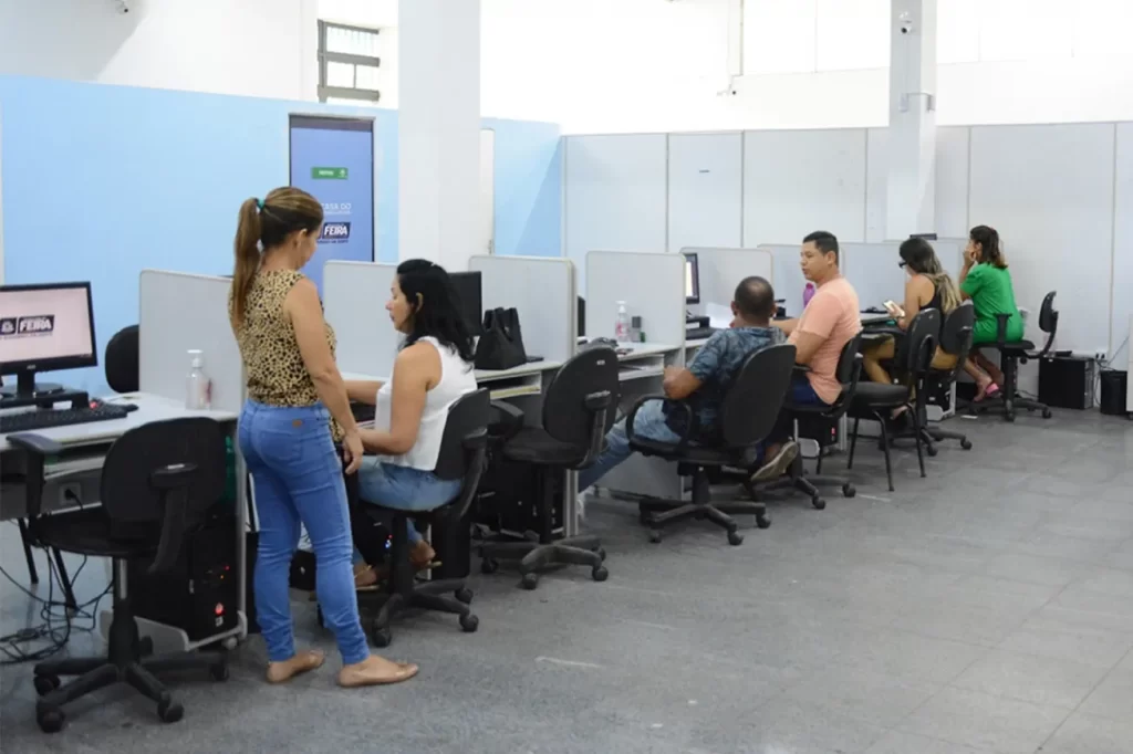 Casa do Trabalhador oferece 50 vagas para operador de telemarketing nesta quarta-feira