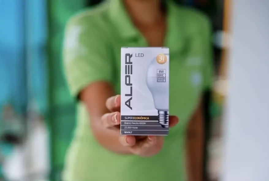 Coelba promove troca gratuita de lâmpadas por LED em Feira de Santana; veja como participar