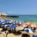 Salvador: Kits de ambulantes em praia serão limitados após denúncias de ocupação excessiva