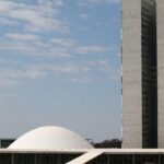 Governo publica MP com reajuste salarial para servidores e mudanças em carreiras do setor