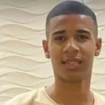Jovem é baleado na cabeça após pisar no pé de traficante