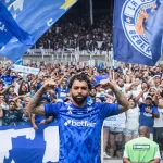 Gabigol é apresentado pelo Cruzeiro em um Mineirão lotado