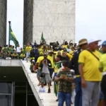 Deputados criticam uso do 8/1 para atos políticos por parte de Lula
