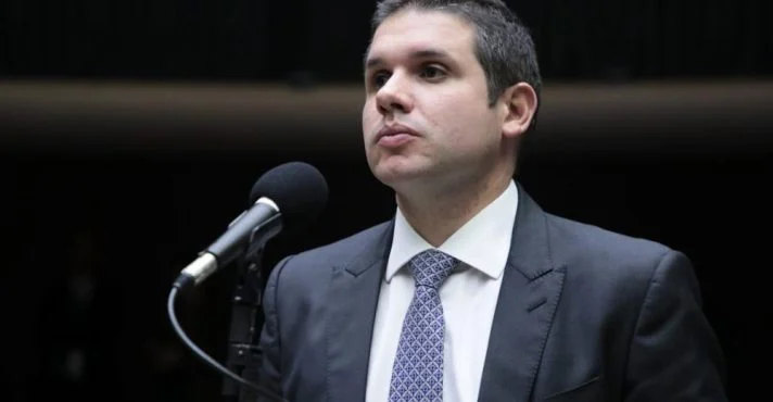 Anistia aos presos do 8 de janeiro vai ser tratada com imparcialidade na Câmara, diz Hugo Motta