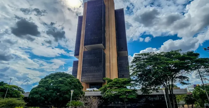 Piora da economia: mercado projeta alta da inflação e queda do PIB em 2025 e 2026