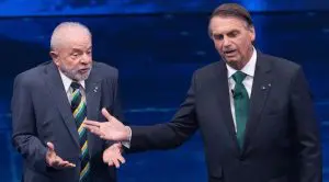Bolsonaro venceria Lula no 1º e no 2º turno, mostra pesquisa