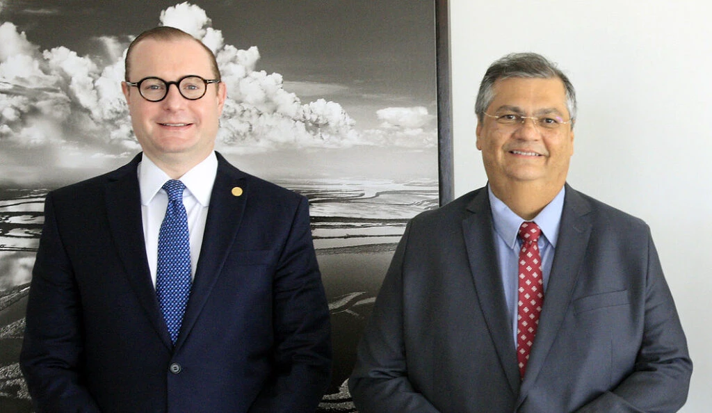 Defesa de Jair Bolsonaro quer impedimento de Dino e Zanin