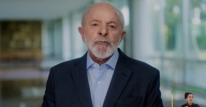 Lula reclama de ‘país destruído’ e promete mais gastos