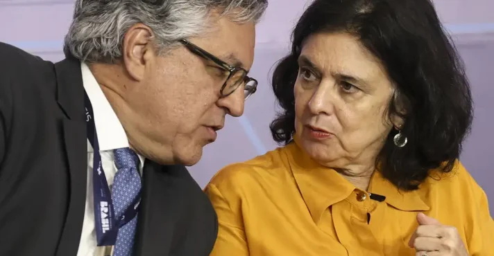 Nísia é demitida da Saúde, e Padilha assume a pasta