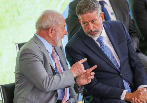 Arthur Lira vira entrave para Lula na reforma ministerial, diz coluna