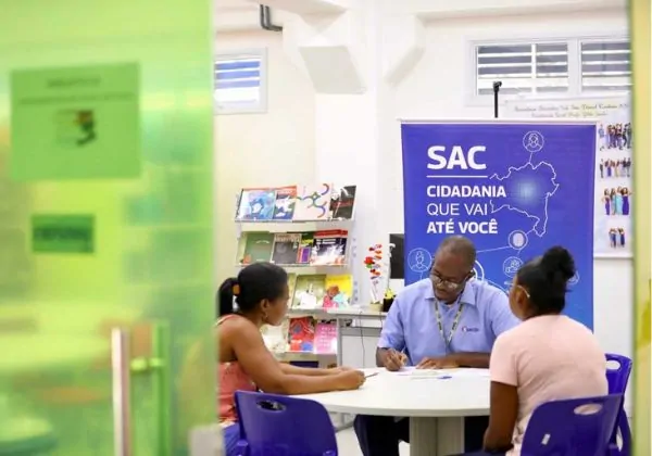 Escola de Feira de Santana recebe ação do SAC Itinerante para emissão da nova Carteira de Identidade Nacional