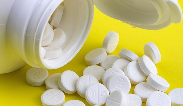 Nimesulida: entenda por que o remédio é proibido fora do Brasil