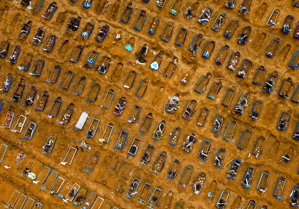 Número de mortes por Covid ainda é alto no Brasil 5 anos após início da pandemia