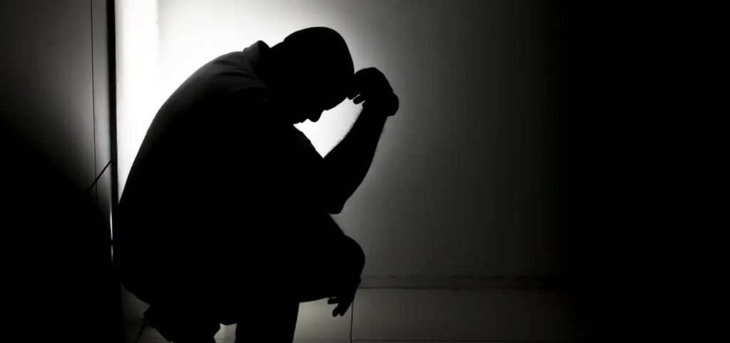 Afastamentos do trabalho por transtornos mentais batem recorde em 2024