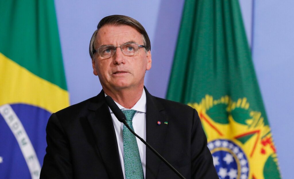 Bolsonaro pode perder patente militar caso seja condenado