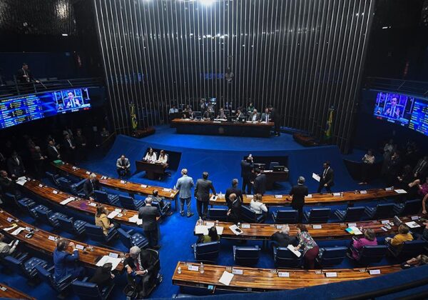 Senado pauta projeto que reduz prazo de inelegibilidade nesta terça-feira (18)