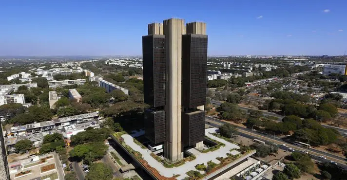 Copom sobe juros para 14,25%, maior patamar desde 2016